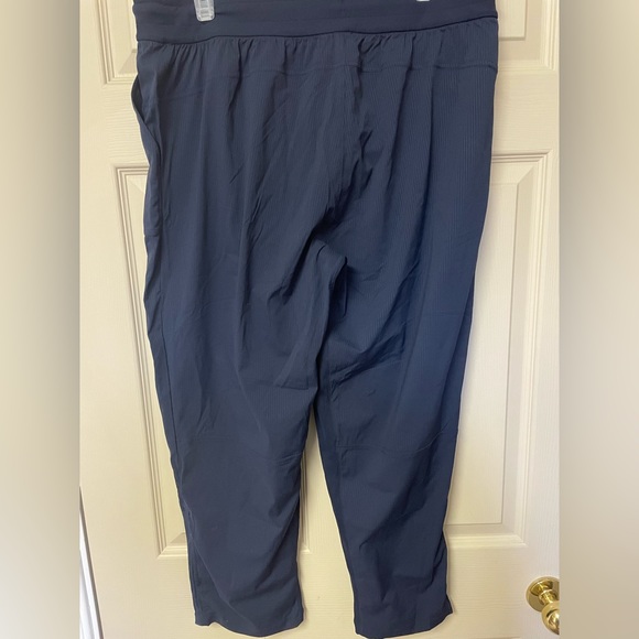 Lululemon pants! Selling because I just don’t reach for them! - Picture 2 of 3